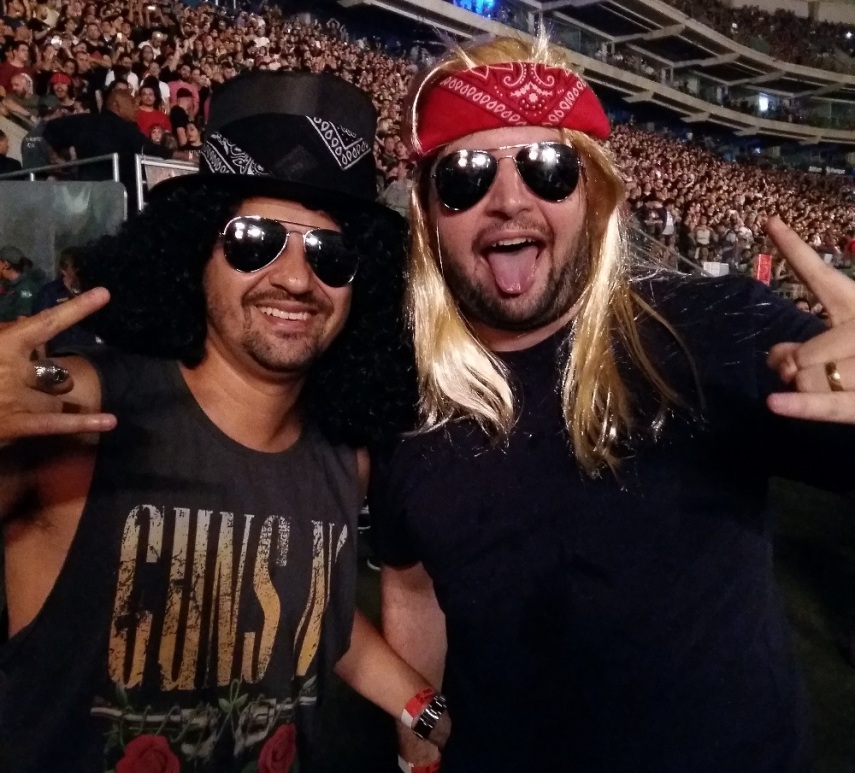 Bandanas, assovios e dancinhas; fãs se preparam para ver Guns N’ Roses em SP