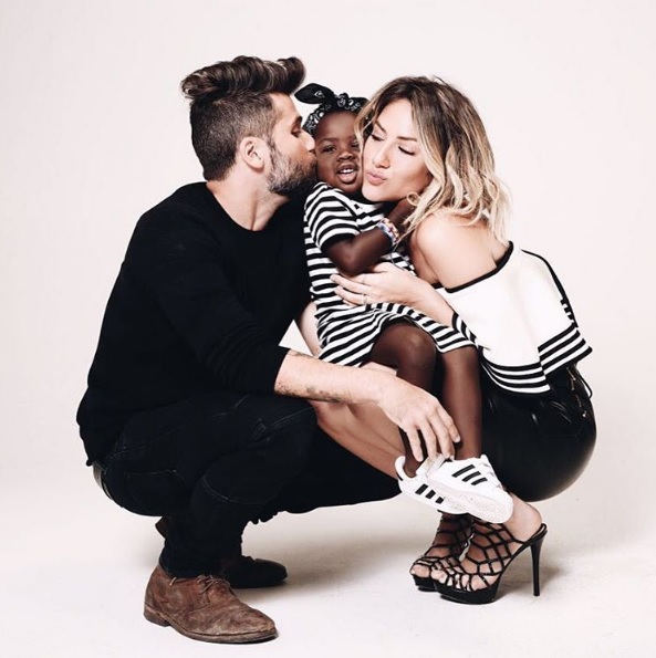 Bruno Gagliasso e Giovanna Ewbank prestam queixa por mensagens racistas contra Titi