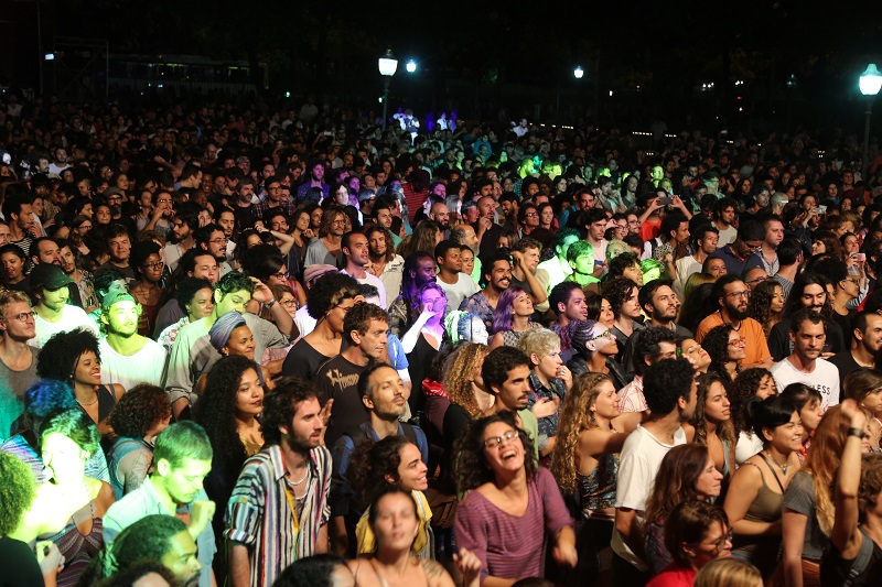 Alta demanda faz organização pedir a público que chegue cedo ao MIMO Festival